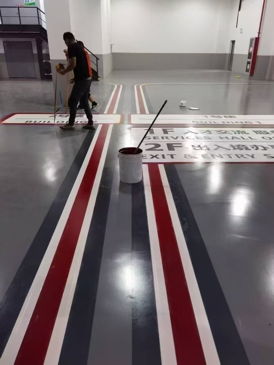 冷涂划线漆车位施工作业
